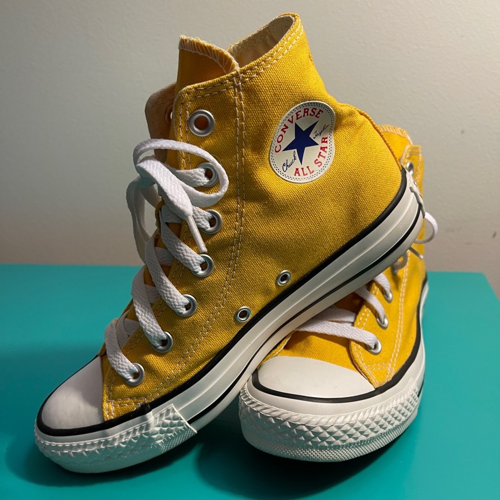 Converse All Star Hightops - Women’s 6